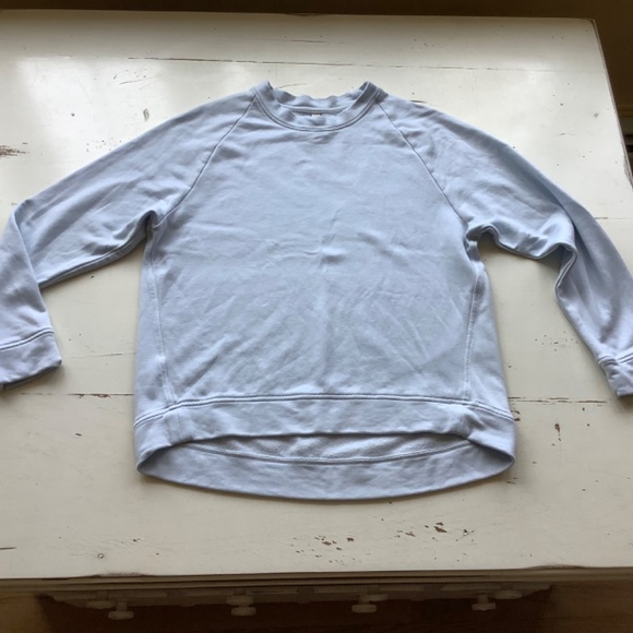 Lou and Grey Signaturesoft light powder blue sweatshirt w/ hi lo hem Medium - Picture 3 of 9